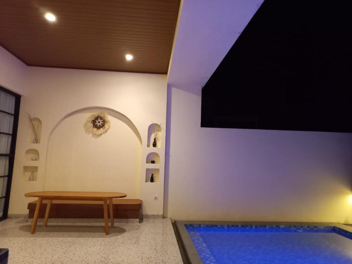 Azalea Room By The Anp Villas Cikundul Quarto foto